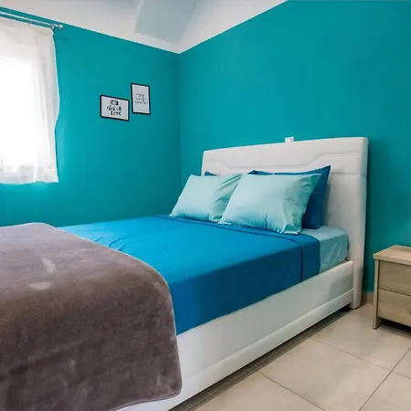 Doukas & Appartement