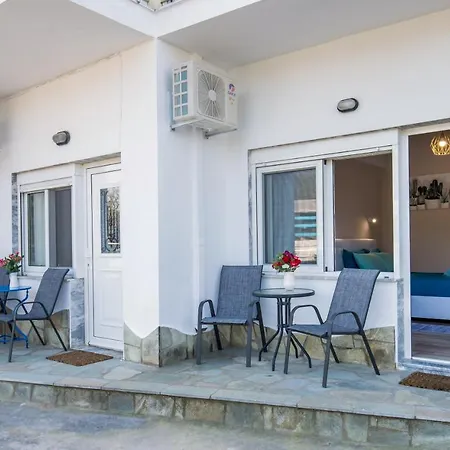 Doukas & Appartement Skála Marión