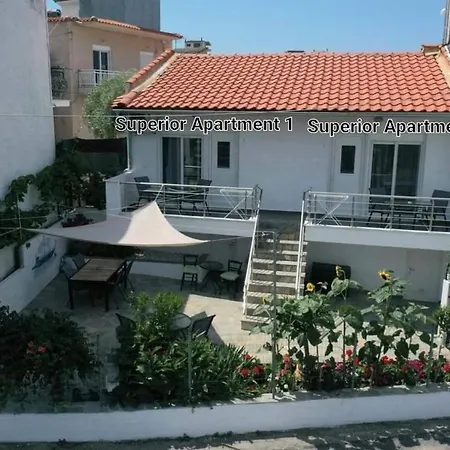 Doukas & شقة Skála Marión