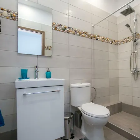 Doukas & Appartement Skála Marión