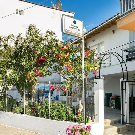 Doukas & Appartement Skála Marión