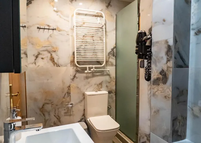 Doukas & شقة Skála Marión