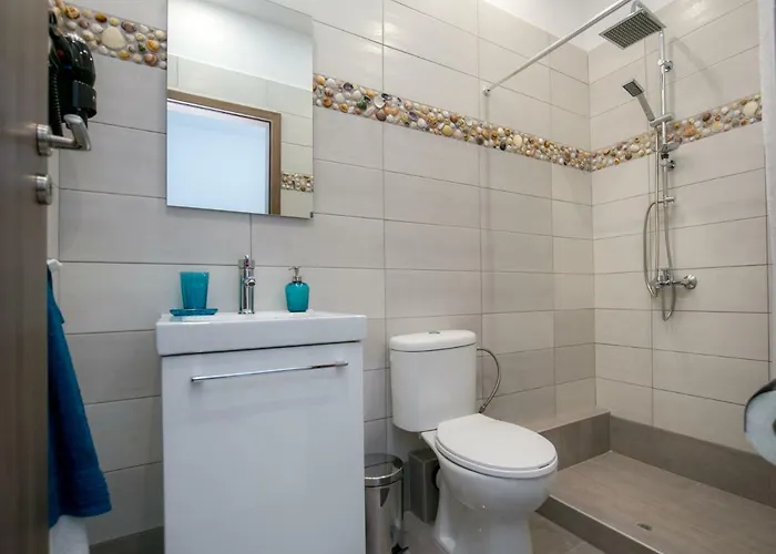 Doukas & شقة Skála Marión