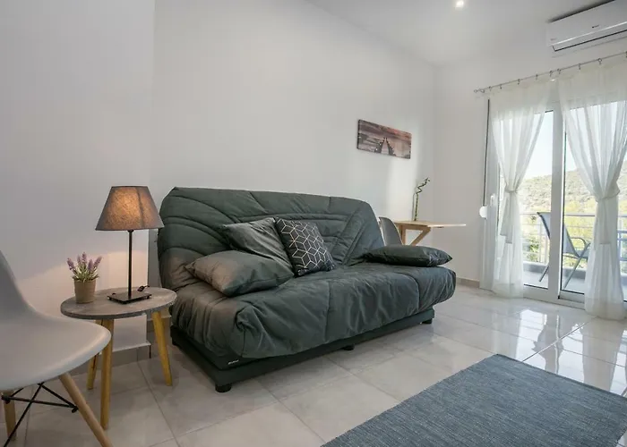 Doukas & * Skála Marión