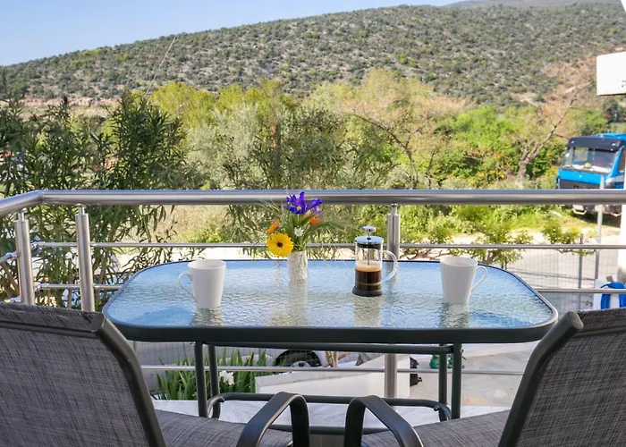 Doukas & * Skála Marión