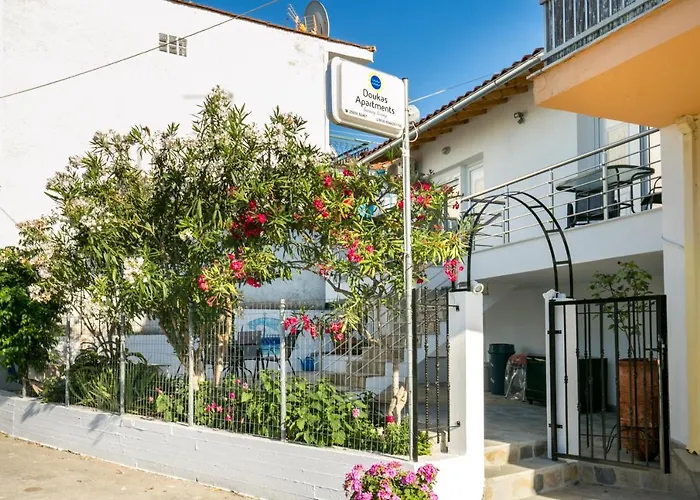 Doukas & شقة Skála Marión