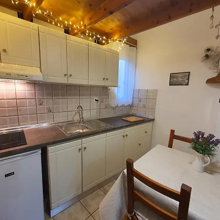 Doukas & Appartement