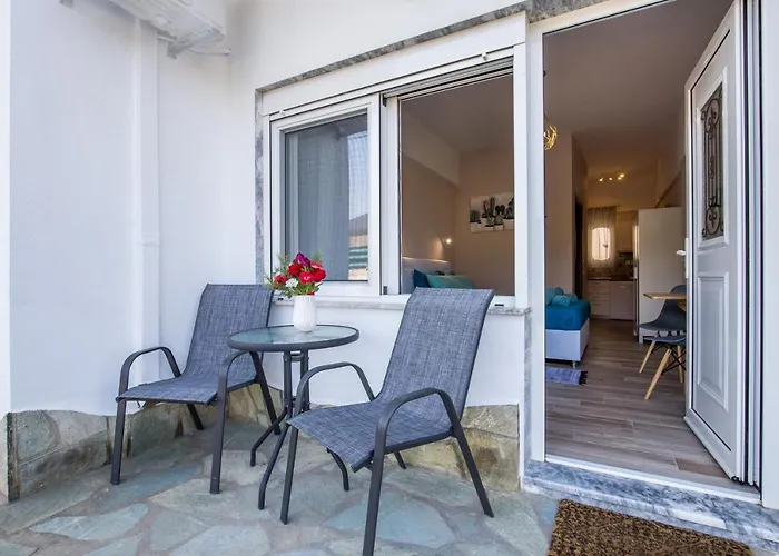 Doukas & * Skála Marión